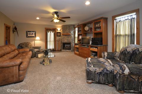 404 E Roosevelt St, Harvard, IL 60033 photo 2