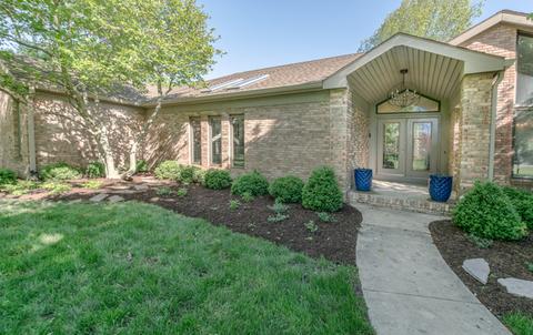 1008 Barclay Ct, Champaign, IL 61821 photo 2