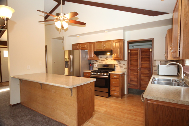 1915 Central St, Mchenry, IL 60050 photo 7