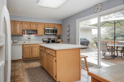 3650 N Firestone Dr, Hoffman Estates, IL 60192 photo 2