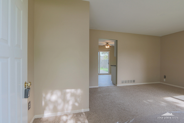 830 Shady Ln, Aurora, IL 60506 photo 3