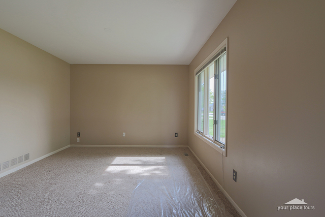 830 Shady Ln, Aurora, IL 60506 photo 4