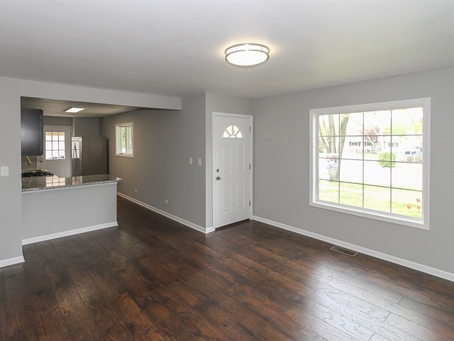 337 Maureen Dr, Wheeling, IL 60090 photo 4