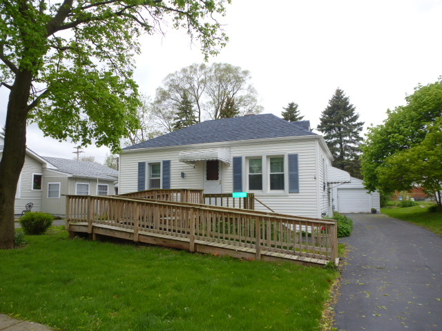 1125 Jackson St, Aurora, IL 60505 photo 1