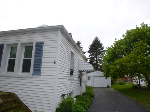 1125 Jackson St, Aurora, IL 60505 photo 2