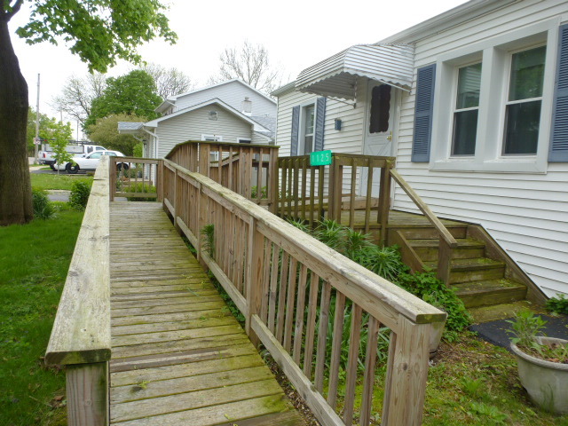 1125 Jackson St, Aurora, IL 60505 photo 4