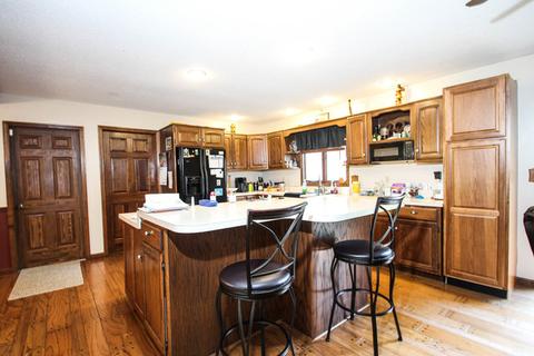 10 Everett Dr, Bismarck, IL 61814 photo 2
