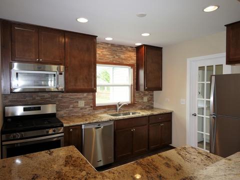 1054 Webster Ln, Des Plaines, IL 60016 photo 3