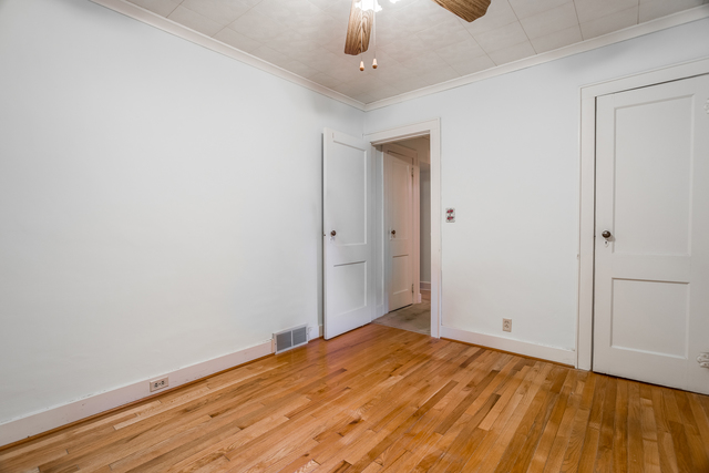 1035 Pearl St, Aurora, IL 60505 photo 10