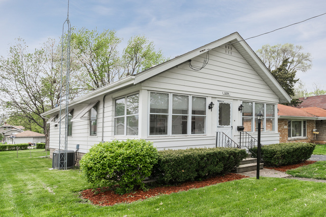 1035 Pearl St, Aurora, IL 60505 photo 1