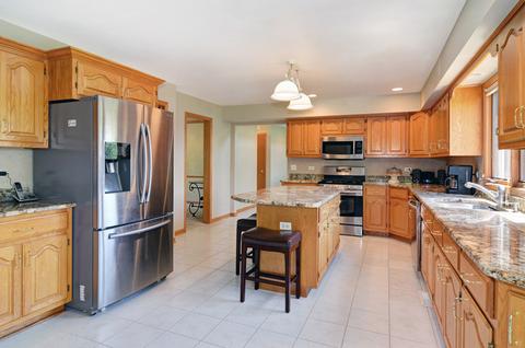 6816 Caitlin Ct, Willowbrook, IL 60527 photo 8