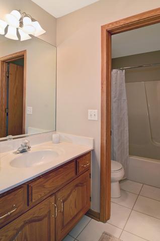 6816 Caitlin Ct, Willowbrook, IL 60527 photo 19