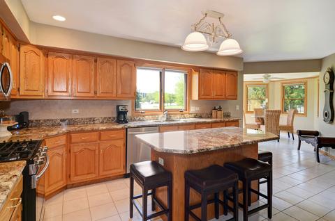 6816 Caitlin Ct, Willowbrook, IL 60527 photo 7