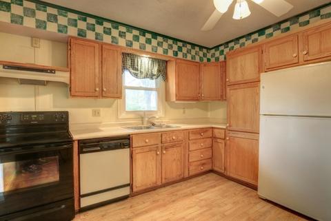 906 S Adams St, Philo, IL 61864 photo 16