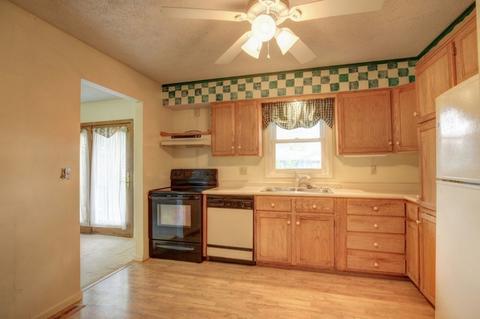 906 S Adams St, Philo, IL 61864 photo 17