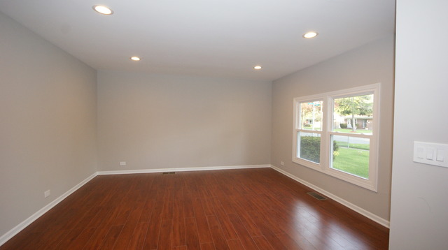 748 S Wayne Pl, Wheeling, IL 60090 photo 4