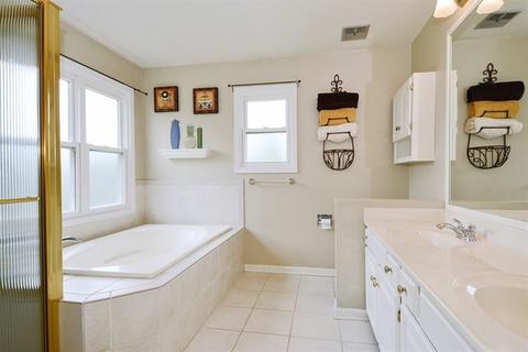 1677 Apache Dr, Naperville, IL 60563 photo 9