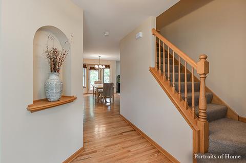 132 Forestview Ln, Aurora, IL 60502 photo 4