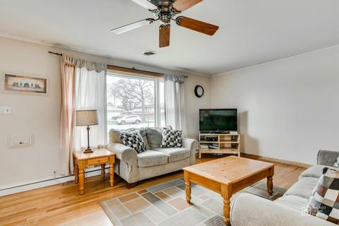 710 E Algonquin Rd, Des Plaines, IL 60016 photo 2