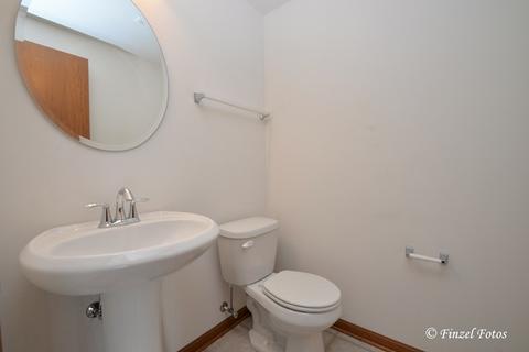 2045 Concord Dr, Mchenry, IL 60050 photo 9