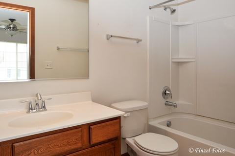 2045 Concord Dr, Mchenry, IL 60050 photo 13