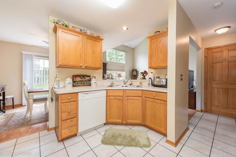 1129 E Danbury Dr, Cary, IL 60013 photo 5
