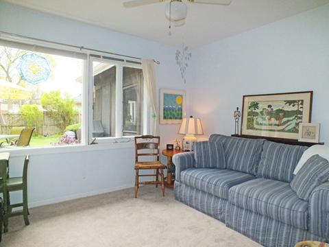979 E Grant Dr, Des Plaines, IL 60016 photo 15