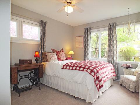979 E Grant Dr, Des Plaines, IL 60016 photo 14