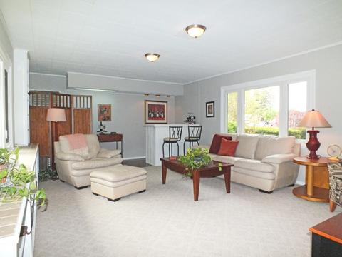 979 E Grant Dr, Des Plaines, IL 60016 photo 18