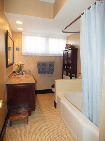 979 E Grant Dr, Des Plaines, IL 60016 photo 8