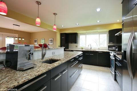920 Forest Dr, Elgin, IL 60123 photo 4