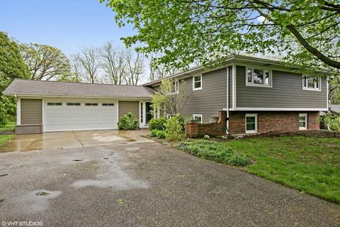 920 Forest Dr, Elgin, IL 60123 photo 1