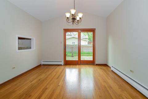121 Thrush Ln, Naperville, IL 60540 photo 4