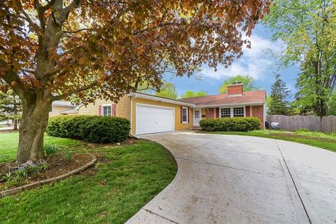 121 Thrush Ln, Naperville, IL 60540 photo 1
