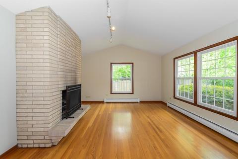 121 Thrush Ln, Naperville, IL 60540 photo 3