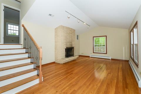 121 Thrush Ln, Naperville, IL 60540 photo 2