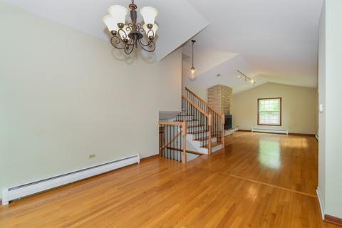 121 Thrush Ln, Naperville, IL 60540 photo 5