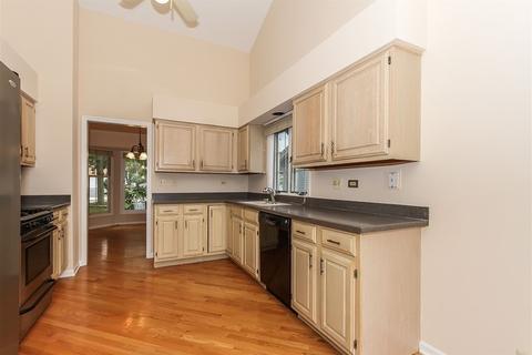 664 Golfers Ln, Bartlett, IL 60103 photo 9