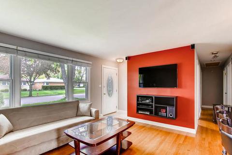 839 N Sumner St, Addison, IL 60101 photo 6