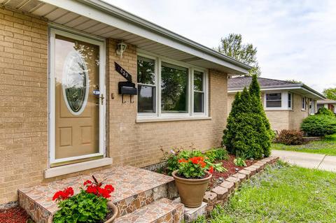 839 N Sumner St, Addison, IL 60101 photo 3