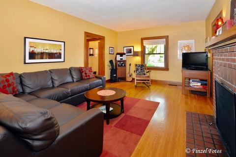 464 S State St, Elgin, IL 60123 photo 3