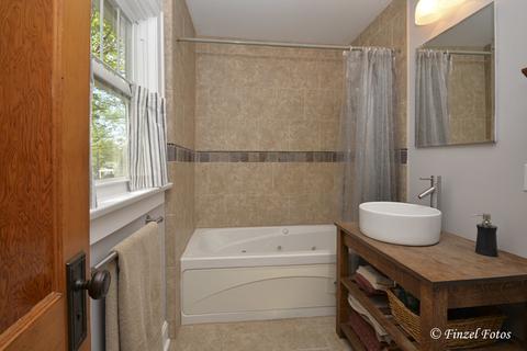 464 S State St, Elgin, IL 60123 photo 11