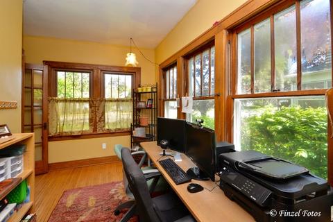 464 S State St, Elgin, IL 60123 photo 4