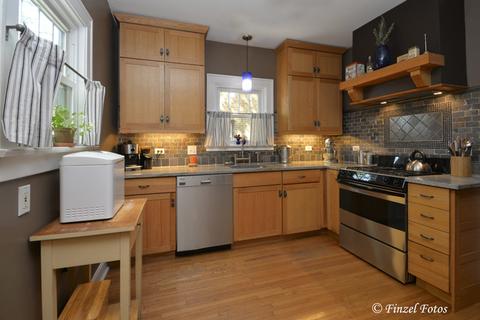 464 S State St, Elgin, IL 60123 photo 6