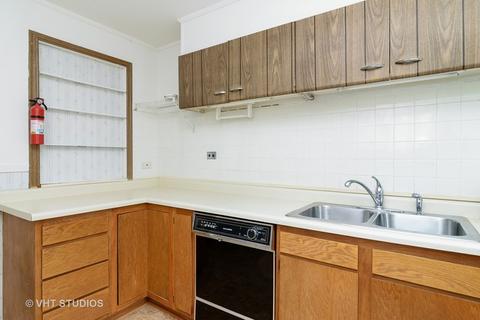 692 Sandra Ln, Wheeling, IL 60090 photo 3