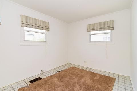 692 Sandra Ln, Wheeling, IL 60090 photo 7
