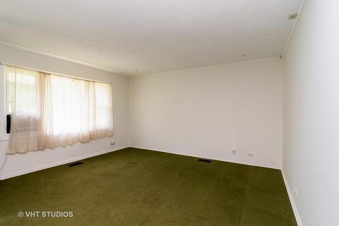 692 Sandra Ln, Wheeling, IL 60090 photo 2