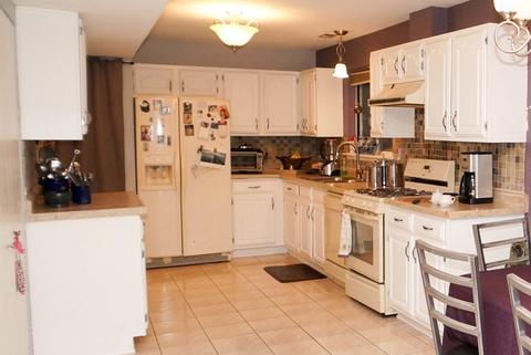 428 Barton Pl, Carol Stream, IL 60188 photo 2
