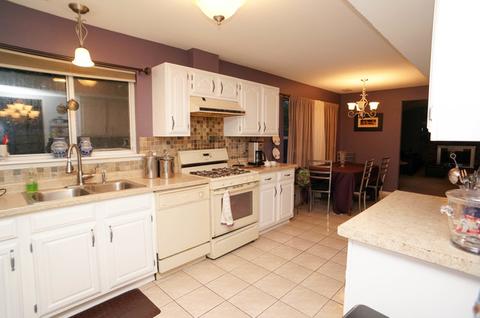 428 Barton Pl, Carol Stream, IL 60188 photo 3