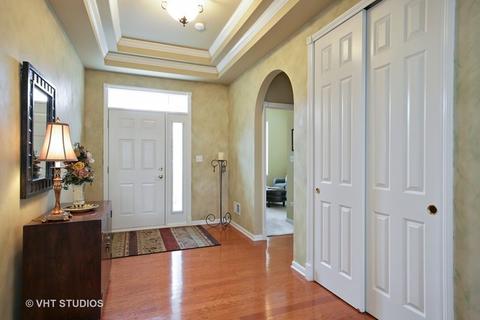 3863 Valhalla Dr, Elgin, IL 60124 photo 2